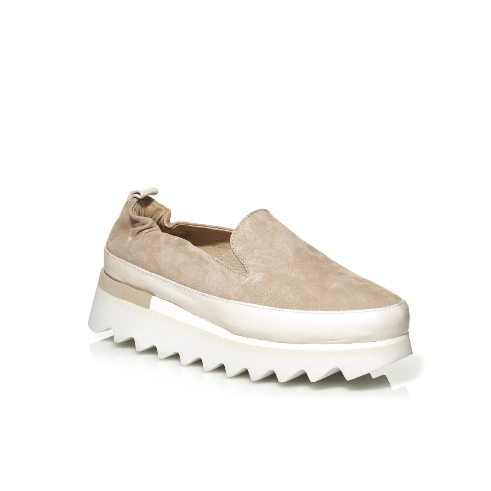 Sneaker mocassin in soft leather creme, very light and comfortable