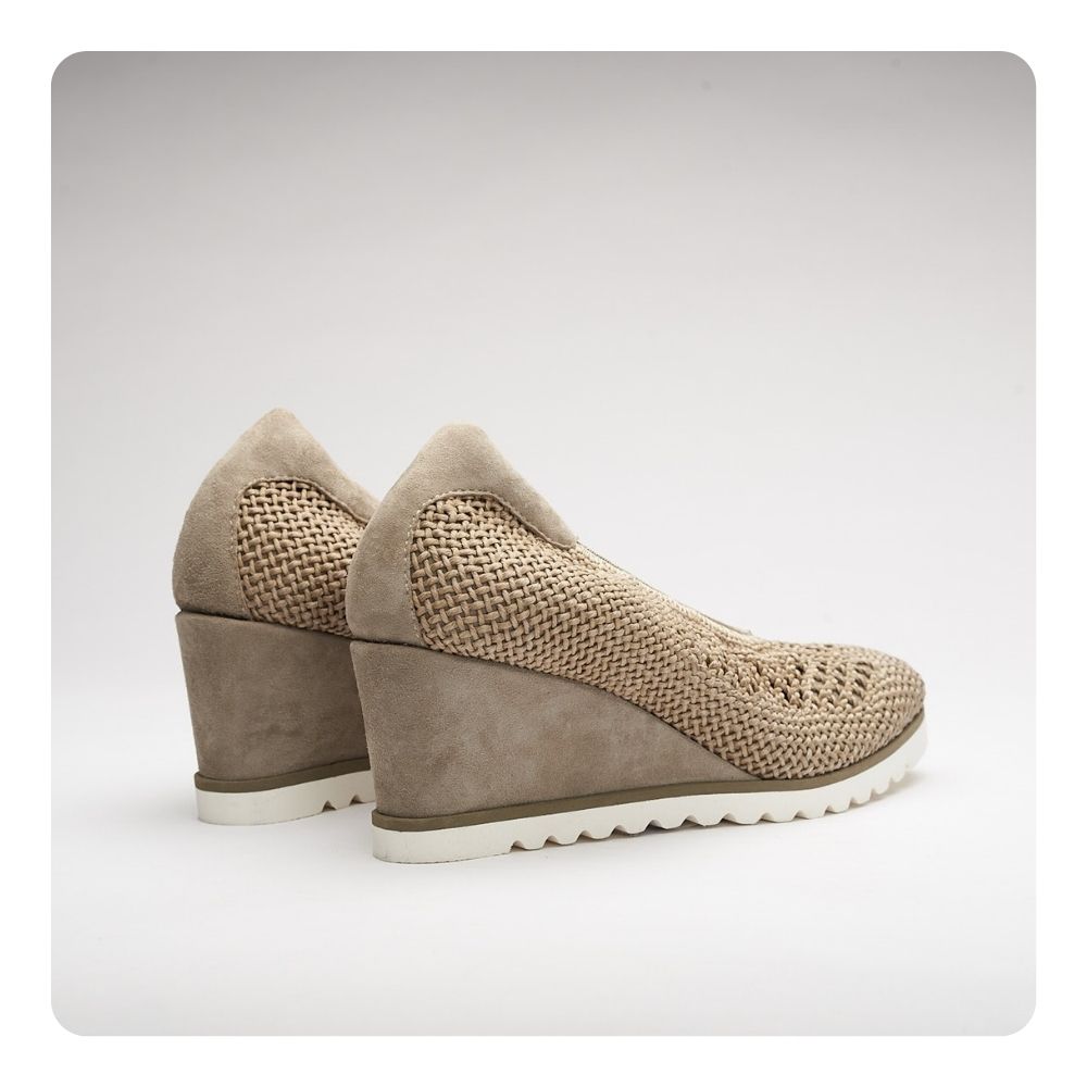 WEDGE SHOE IN NATURAL RAFIA VERY LIGHT AND SOFT