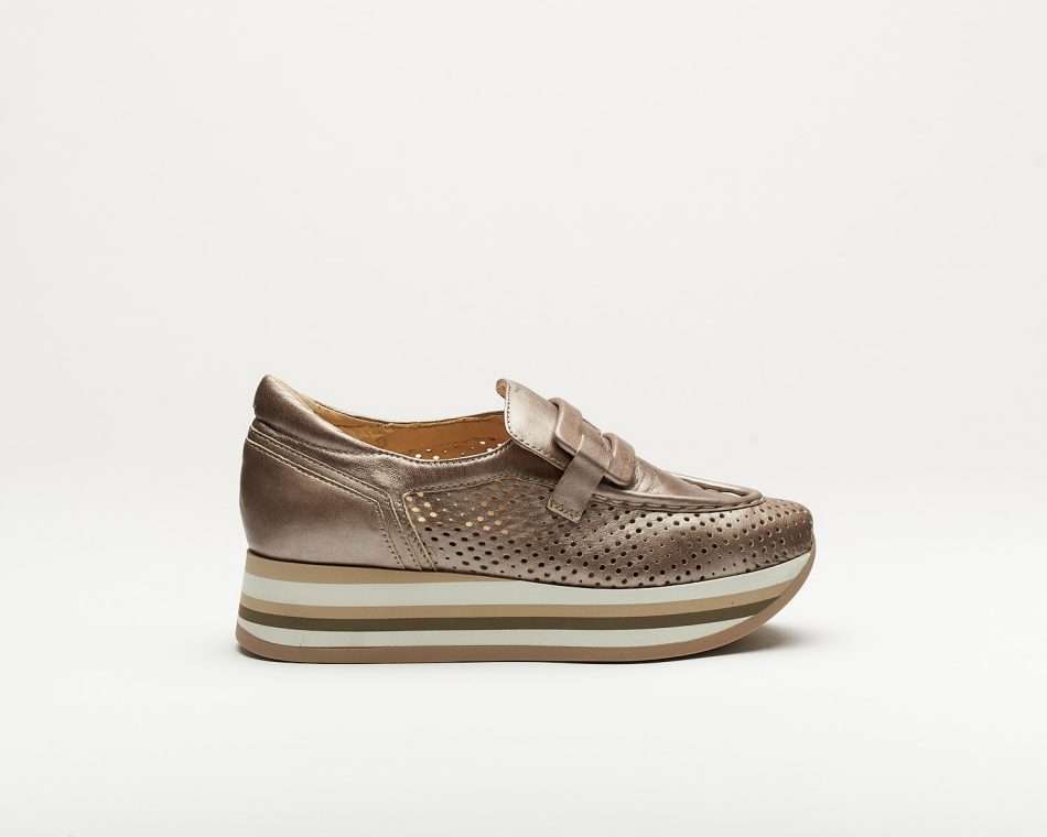 Very Confortable shoes made all in leather. It has an insert on top and the sole is very stable with 4.5cm height