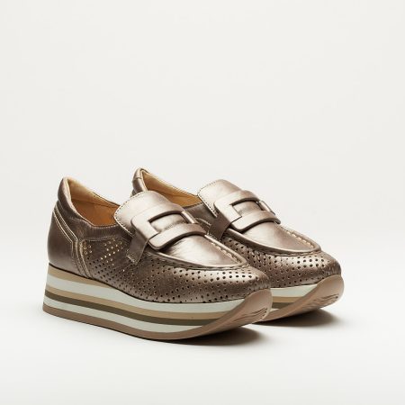 Very Confortable shoes made all in leather. It has an insert on top and the sole is very stable with 4.5cm height